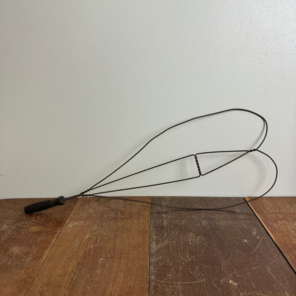 Antique Primitive Wire Rug Beater Heart Shape Twisted Metal Wood Handle‎ Rustic